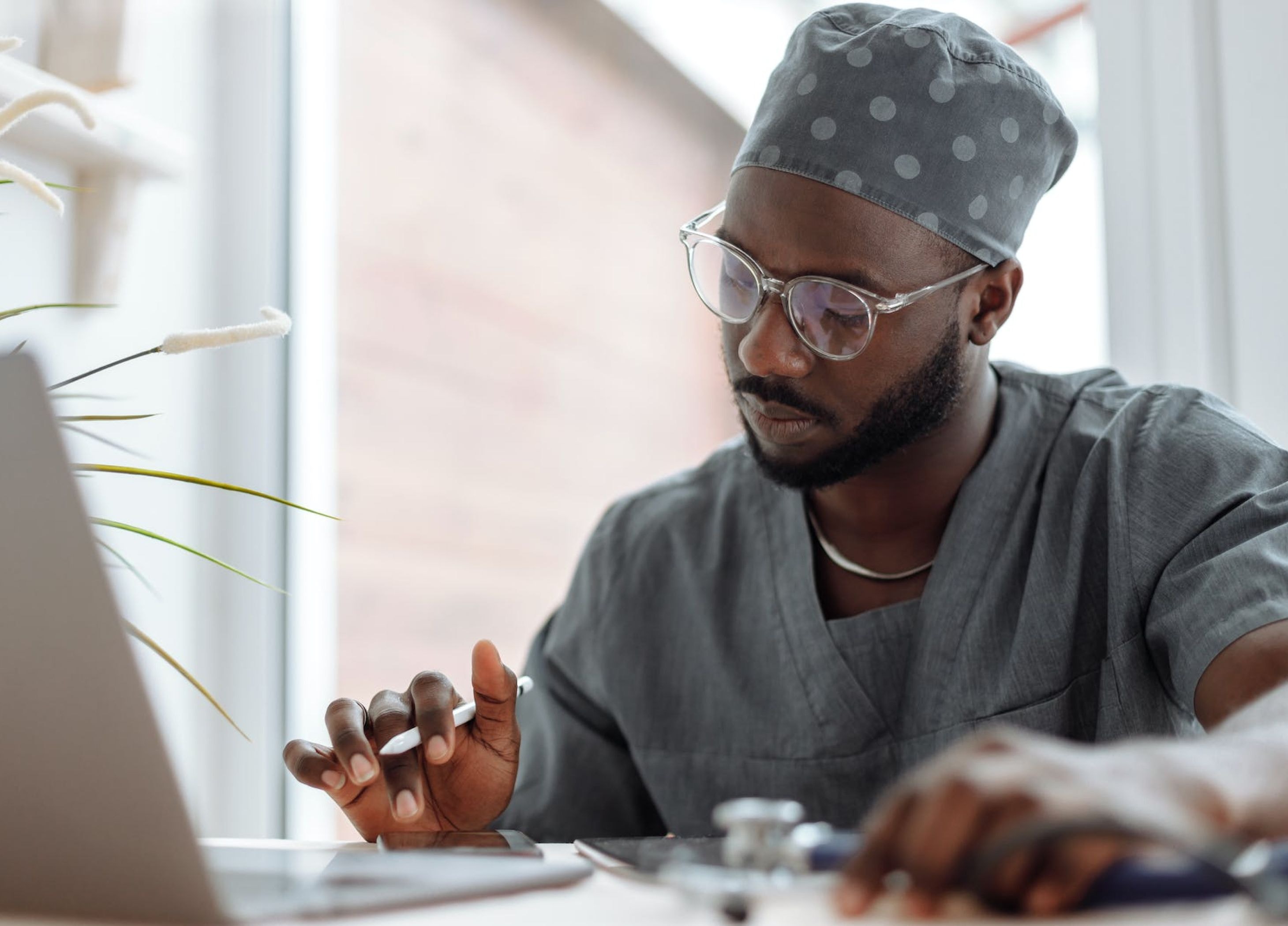 <h1>Samenwerken aan de praktijk van <span style="color:#015D58;">morgen</span></h1><p>Jutro Medical is een start-up in Nederland, maar levert in het land van herkomst, samen met 50 huisartsen, hoog kwalitatieve zorg &nbsp;voor meer dan 40.000 patiënten in 11 moderne praktijken.</p> image